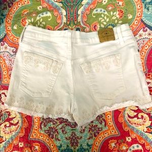 Lucky Brand Embroidered White Jean Shorts Size 8